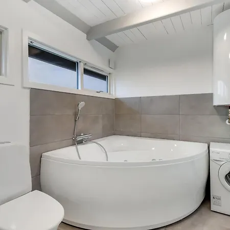 Moderniseret Traehus Med Og Sauna Sj9 בית נופש